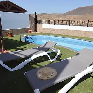Blue With Private Pool, Bbq, Wifi - Suitable For Families By Holidays Villa Corralejo